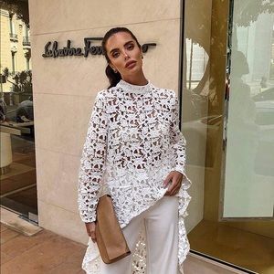 Asymmetrical Hemline/ Lace Top/ NWOT 🤍